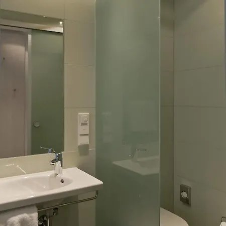 Super 8 By Wyndham West Hotel Munich