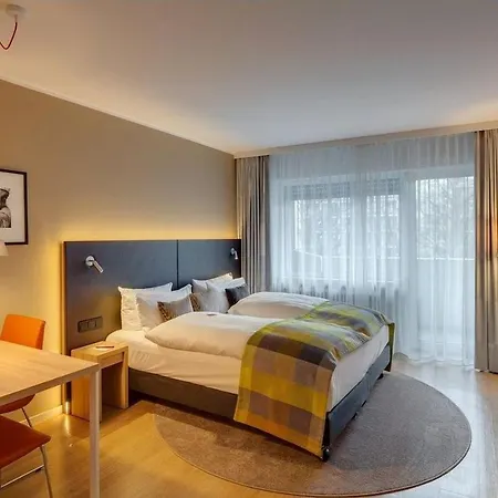 Frederics Schwabing מלון 4*