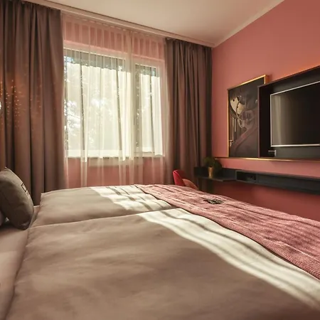 - The Niu, Loco North By Ihg Hotel Monaco di Baviera