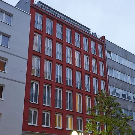 Hotel H+