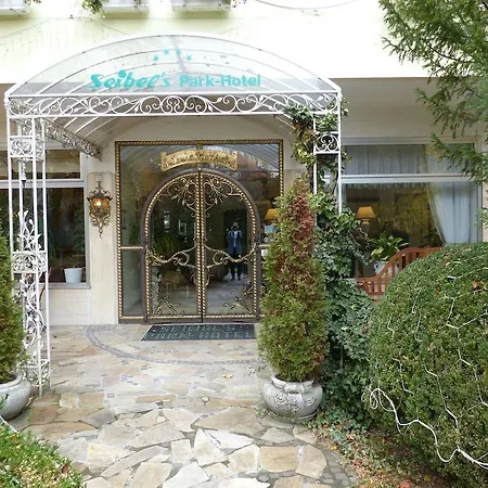 赛贝尔公园酒店