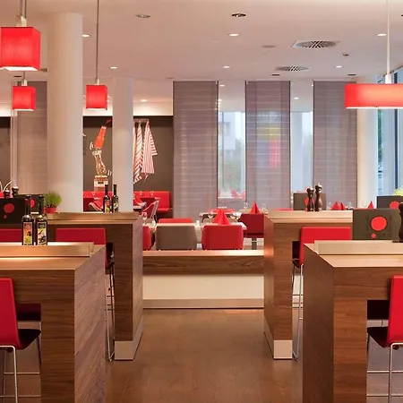 Hotel Ibis West 3*