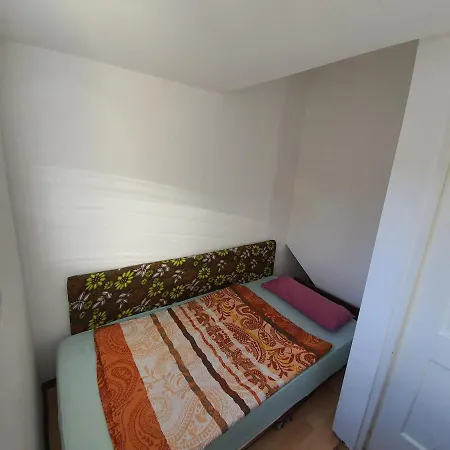 Idyllische Penthouse-wohnung In Super Lage Apartment *