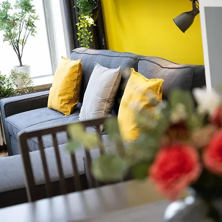 Big Central Near Rotkreuzplatz With 3 Bedroom For 12 Pax Appartement