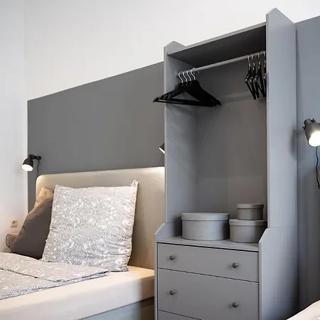 Appartement Big Central Near Rotkreuzplatz With 3 Bedroom For 12 Pax *