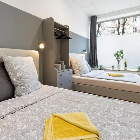 Big Central Near Rotkreuzplatz With 3 Bedroom For 12 Pax Appartement