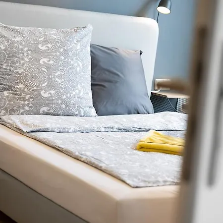 Big Central Near Rotkreuzplatz With 3 Bedroom For 12 Pax Appartement *