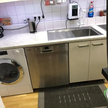 Homestay Die Ist Zentral Gelegen Und Trotzdem Sehr Ruhig-wg-shared-apartament-is Not Detached Apartament-general Wc Munich