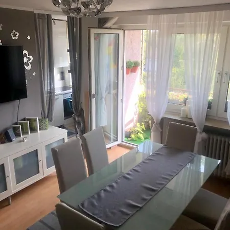 Die Ist Zentral Gelegen Und Trotzdem Sehr Ruhig-wg-shared-apartament-is Not Detached Apartament-general Wc Homestay Munich
