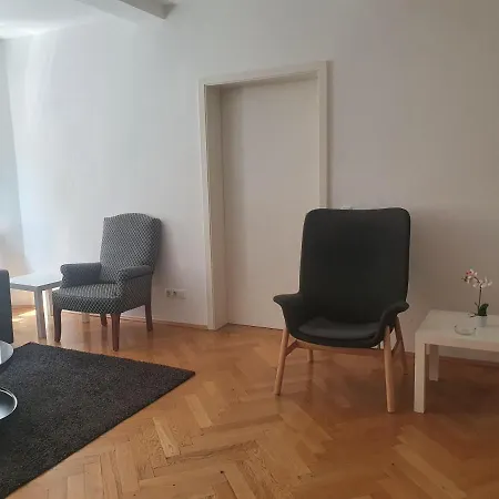 Apartment-Mit-2-Schlafzimmern *