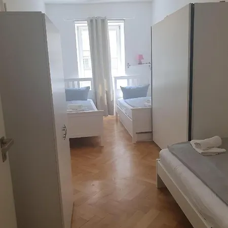 Apartment-Mit-2-Schlafzimmern * Munich
