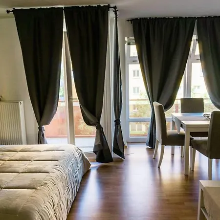 Bright And Quiet Flat With A Balcony * Munich