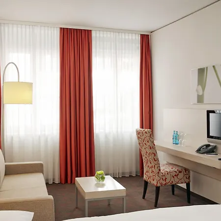 Hotel H+