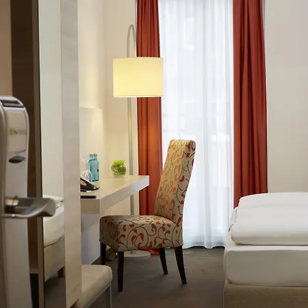 H+ Hotel 4*