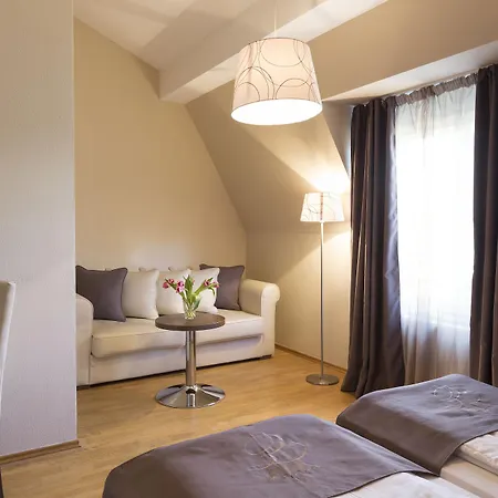 Empress Boutique 3* München