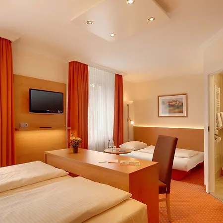 Hotel Kriemhild Am Hirschgarten 3*