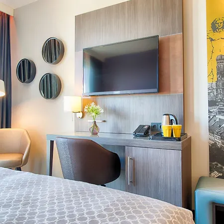 Hotel Leonardo East 4*