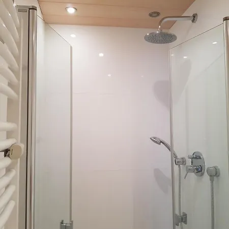 Homestay Schones In Privatwohnung An Der U-bahn, Geteiltes Bad, Eigenes Wc
