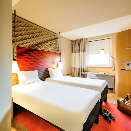 Ibis West 3*