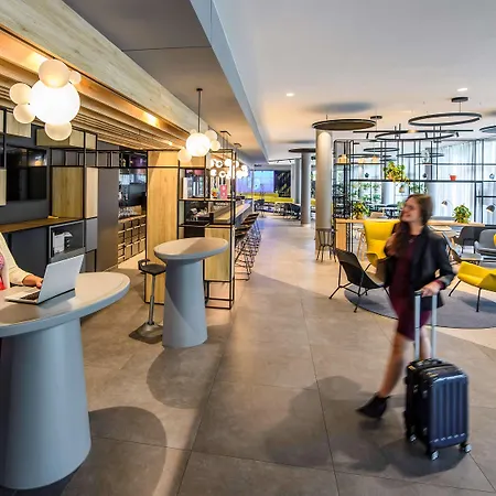 Ibis West 3*