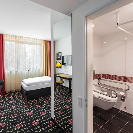 - Westpark By Ihg מלון