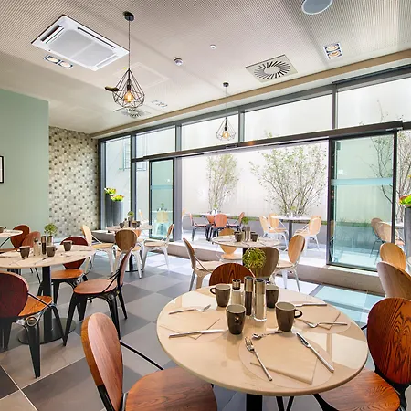 Hotel Leonardo East 4*