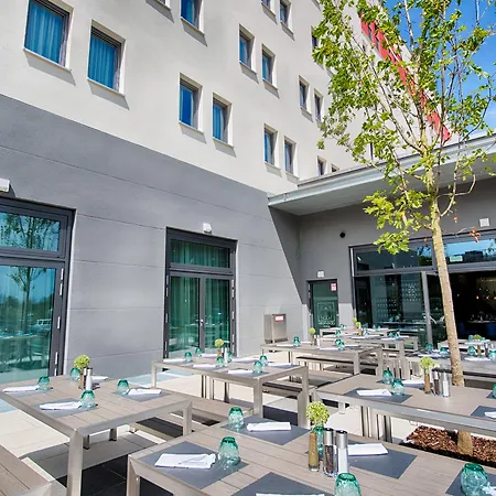 Leonardo East Hotel 4*