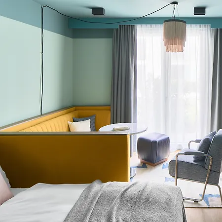 Schwan Locke 4* Munich