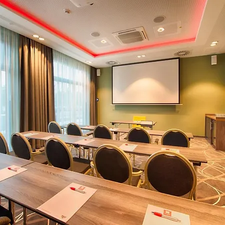 Hotel Leonardo East 4*