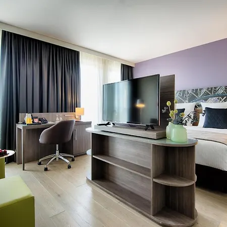 Leonardo East Hotel