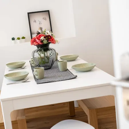Wiesen Living - For Up To Twelve People Apartment München