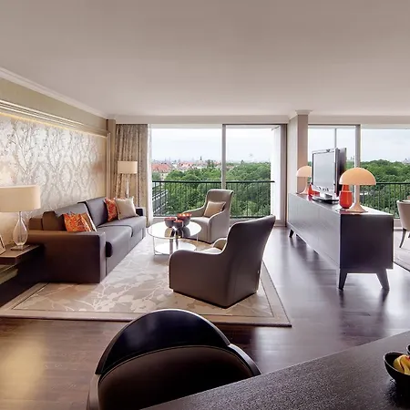Hilton Park Hotel 4*