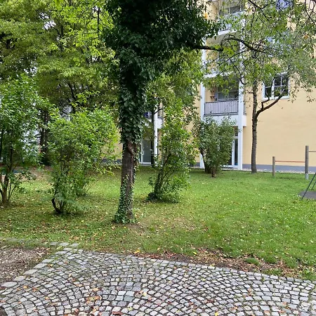 Apartment Mit Garagenparkplatz An U-bahnstation Munich