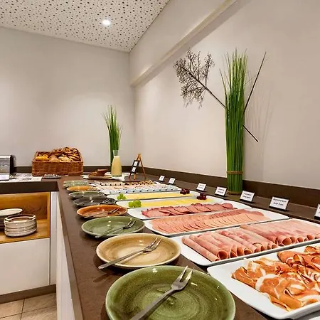 Wyndham Garden Messe 4* Munich