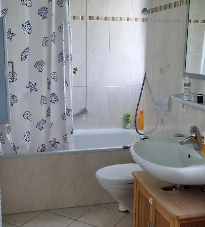 Doppelzimmer Mit Ensuite Bathroom Zur Wiesn Homestay