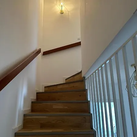 Lichtdurchflutete 90 M2 Drei Duplexwohnung In Altperlach * Munich