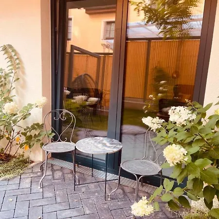 One Business 1 Apartment *