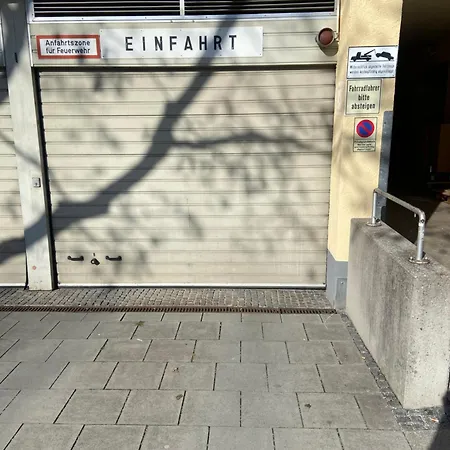 Mit Garagenparkplatz An U-bahnstation Apartment Munich