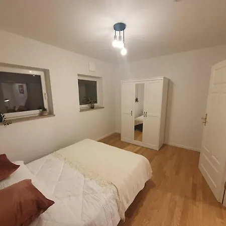 Apartment Helle 3 Souterrainwohnung In Einem Neubau-villa Munich