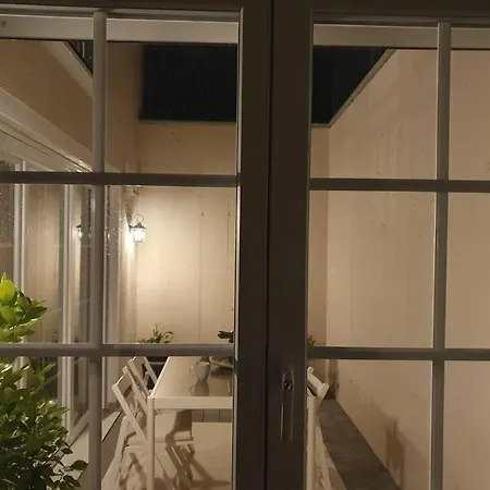 Helle 3 Souterrainwohnung In Einem Neubau-villa Apartment