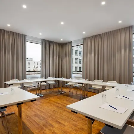 Holiday Inn Express Munich City West By Ihg Отель