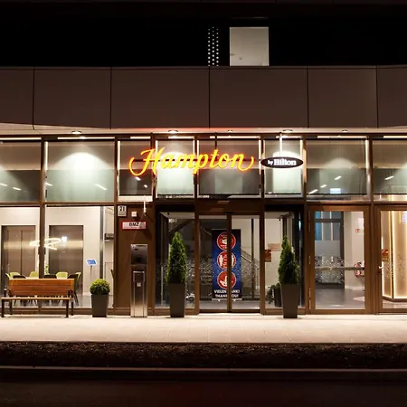 Hotel Hampton By Hilton Center East 3*