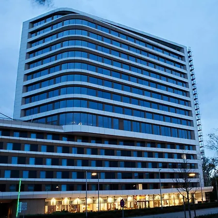 Hotel Hampton By Hilton Center East 3*