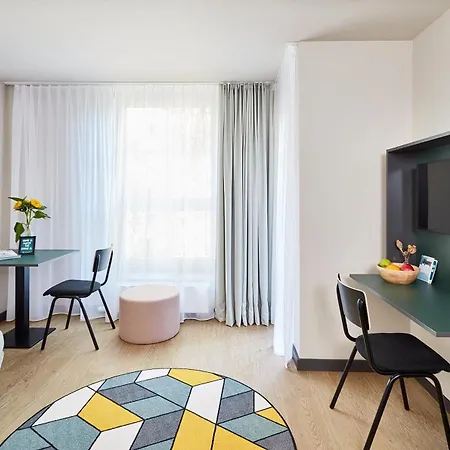 Living Am Olympiapark Apart Otel 3*