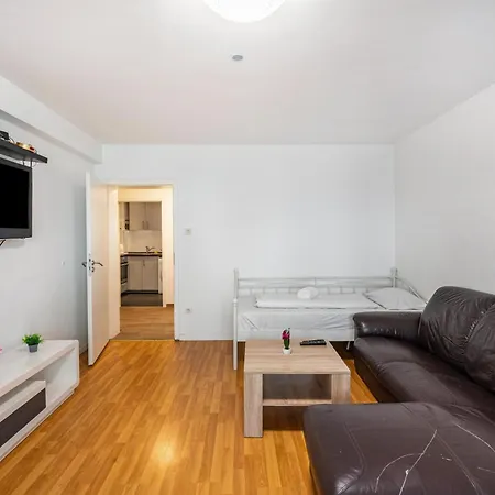 Aldars 10 Apartment *