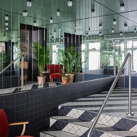 Schwan Locke Munich