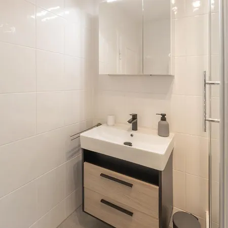 Sweethome - Kueche, Stellplatz, Wlan, Naehe S-bahn Apartment