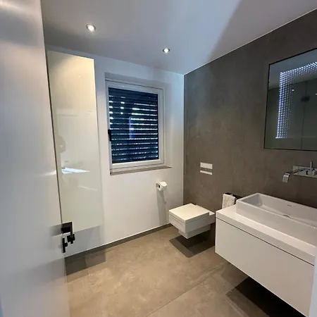 Villa Outstanding 9 Bedroom With Pool In
