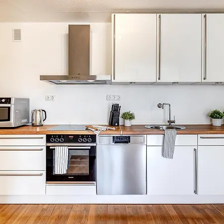 2br In Schwabing- What'app - 0034-635-520-036 - For Reservations! Apartment *