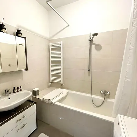 Apartment New Furnished, Exclusive Large Flat In Center, 30min To Airport